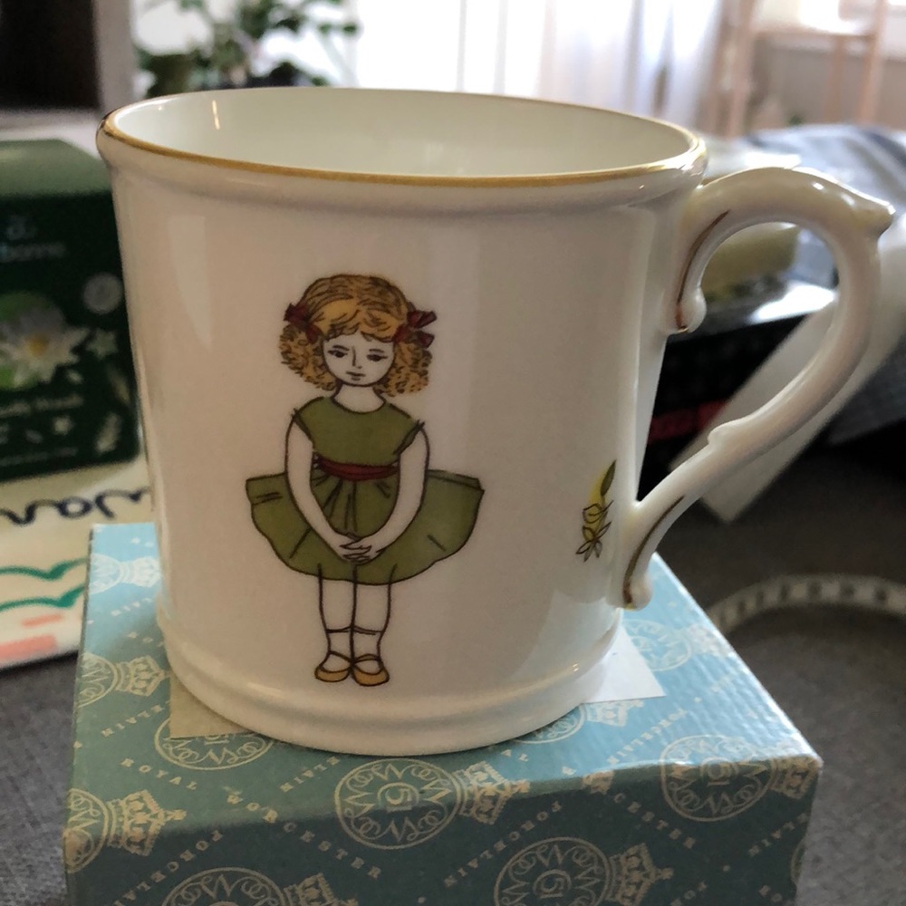 Mint ROYAL WORCESTER  'Born on Sabbath day...' fine bone china mug RARE! BOXED!!
